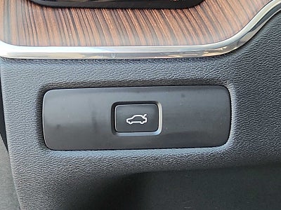 2024 Volvo XC60 Plus Dark Theme