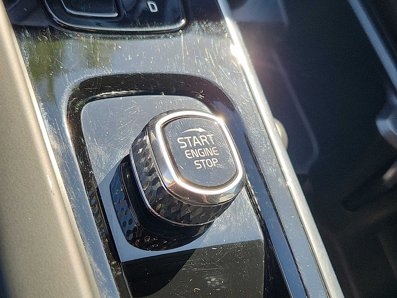 2024 Volvo XC60 Plus Dark Theme
