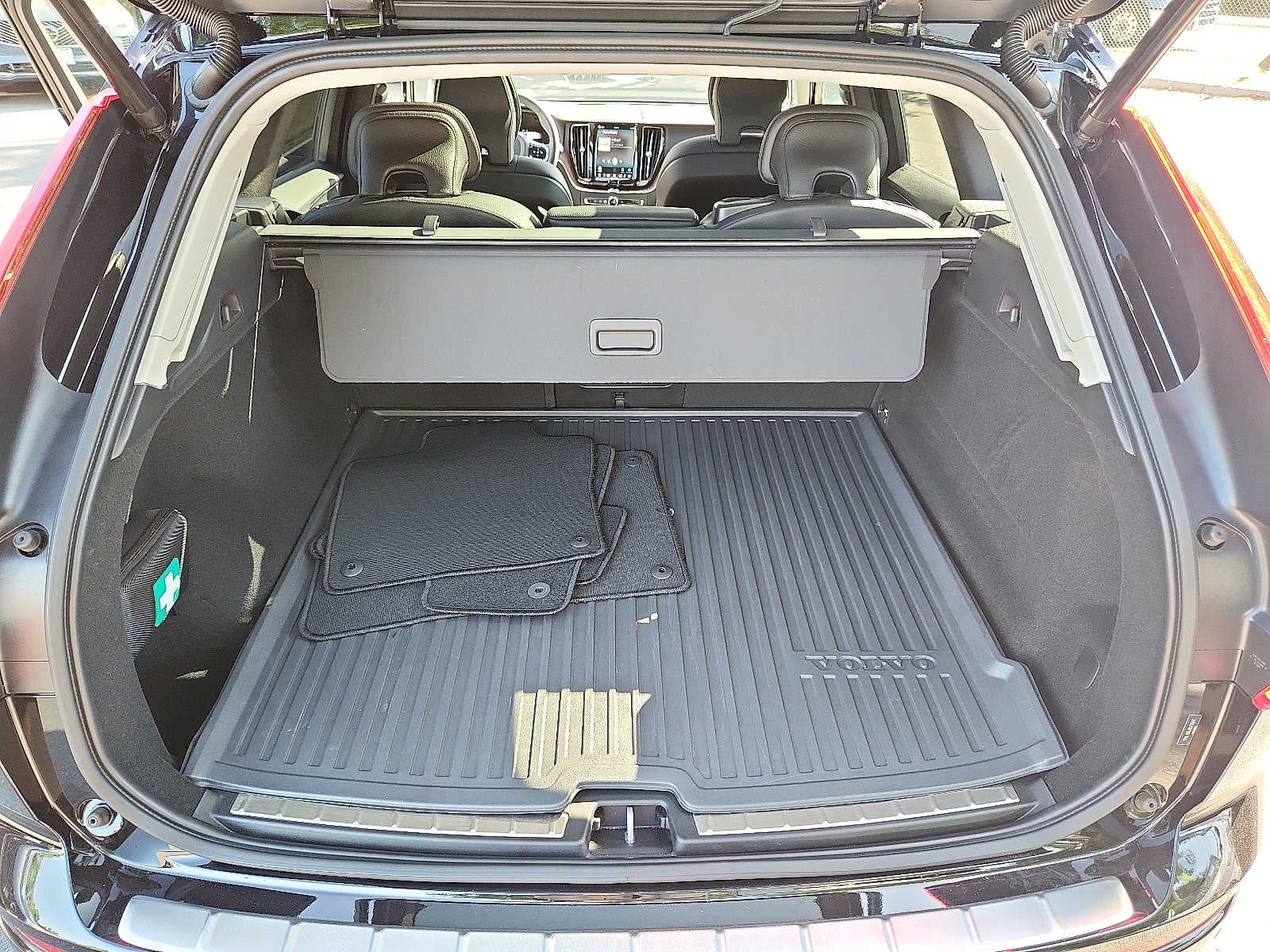2024 Volvo XC60 Plus Dark Theme