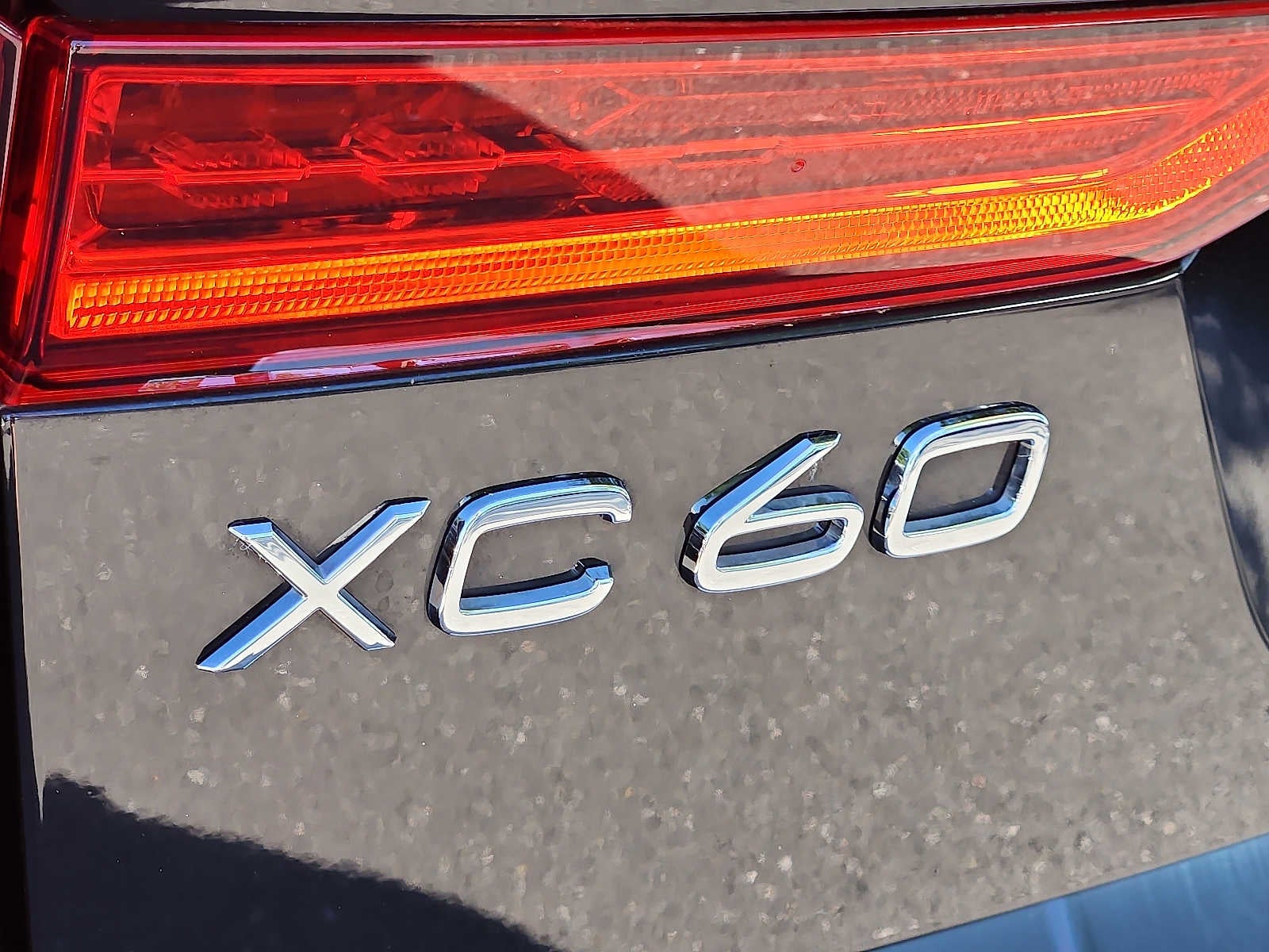 2024 Volvo XC60 Plus Dark Theme
