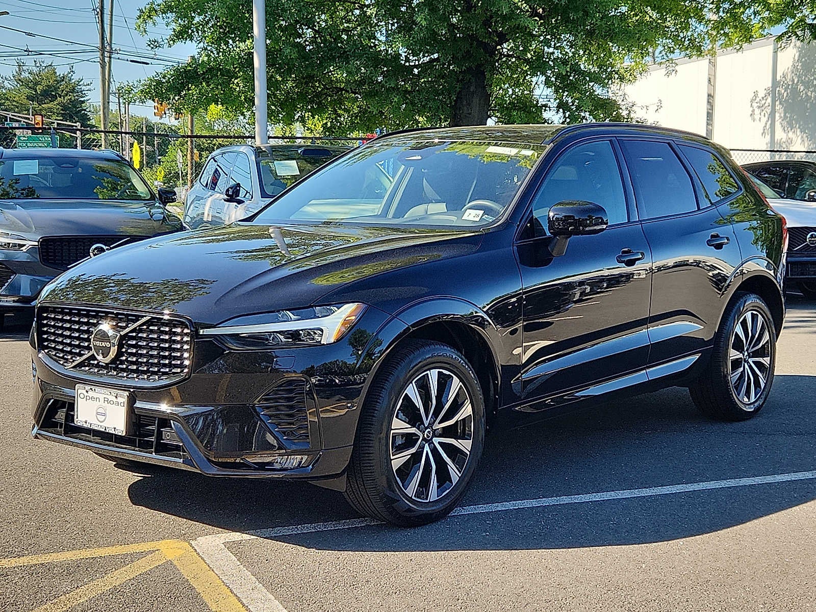 2024 Volvo XC60 Plus Dark Theme
