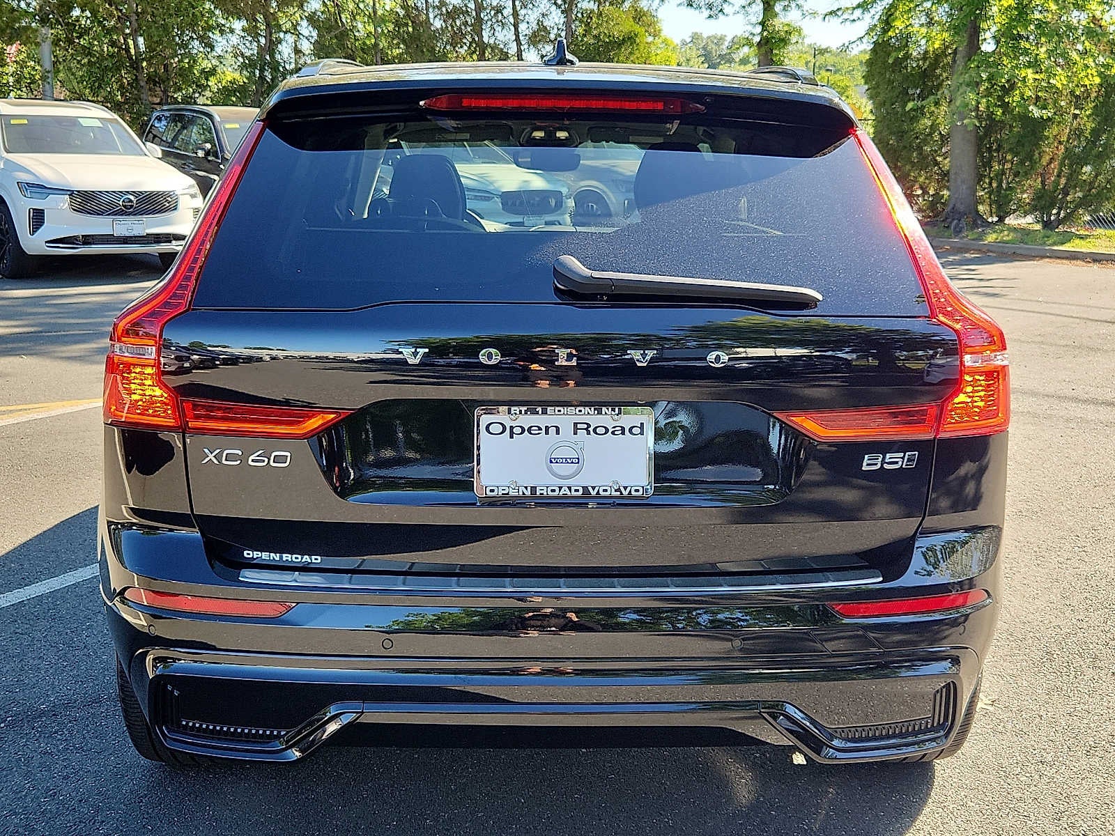 2024 Volvo XC60 Plus Dark Theme