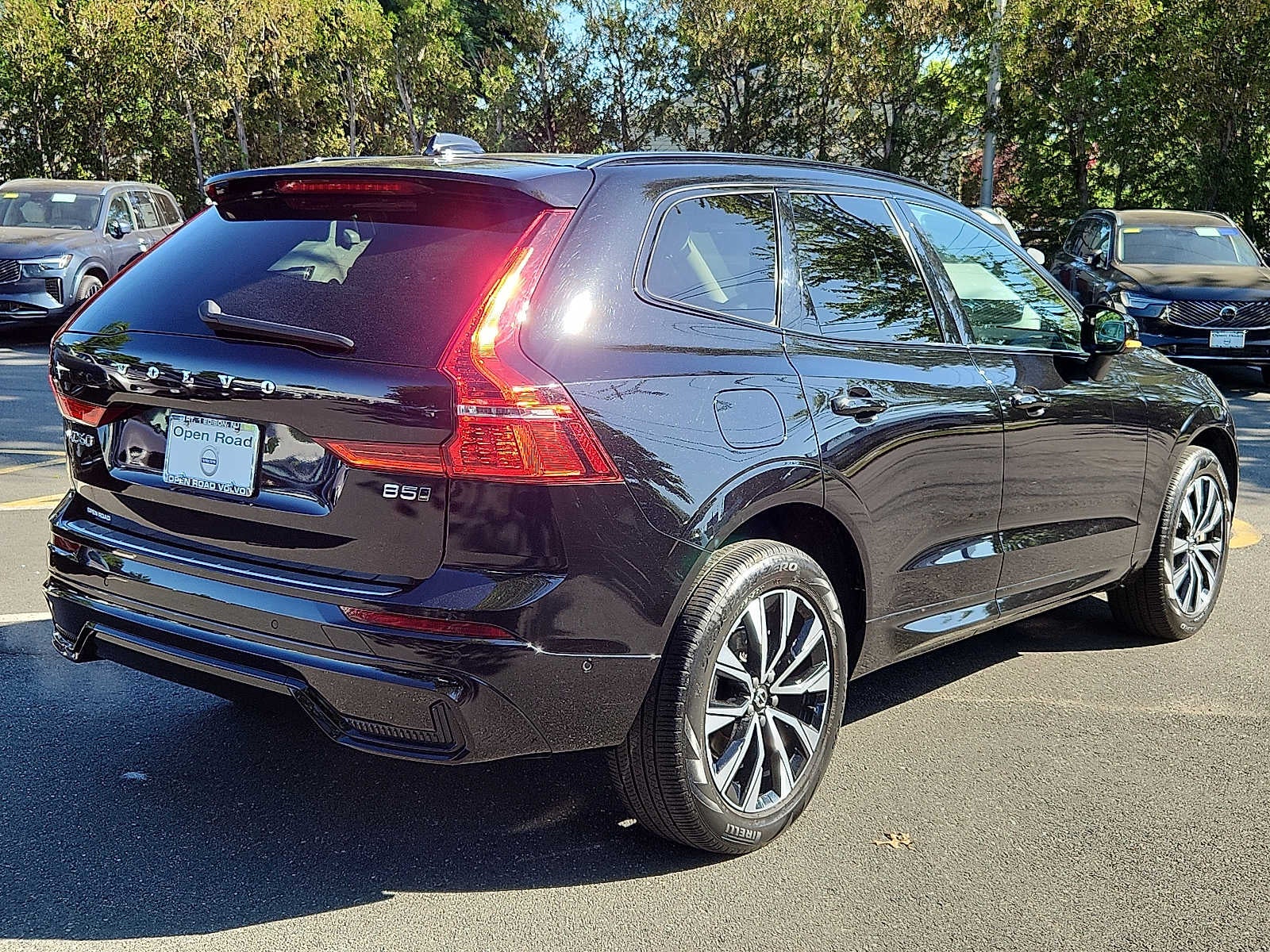 2024 Volvo XC60 Plus Dark Theme