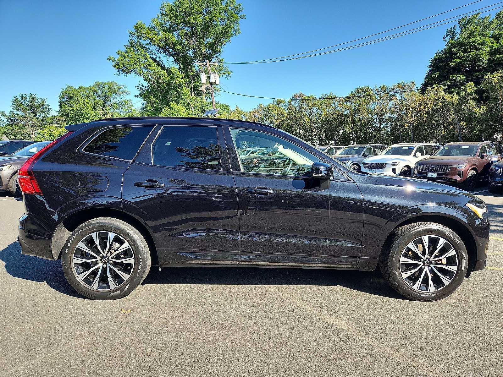 2024 Volvo XC60 Plus Dark Theme