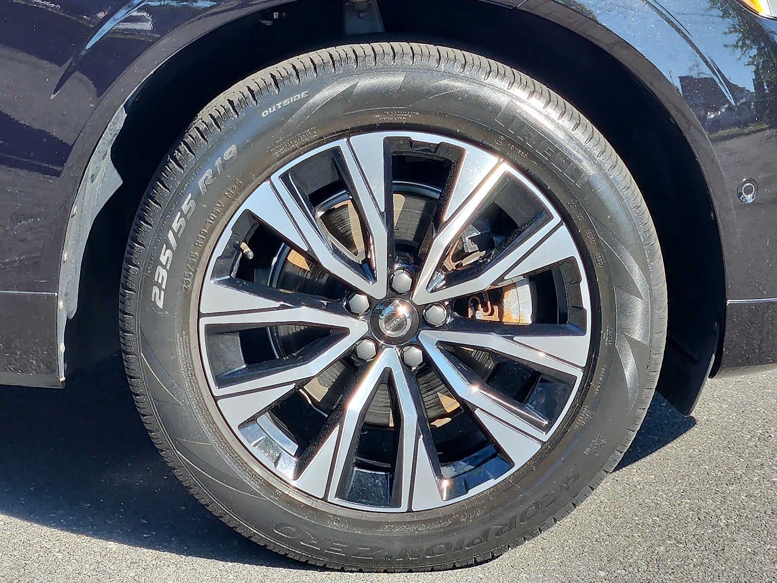 2024 Volvo XC60 Plus Dark Theme