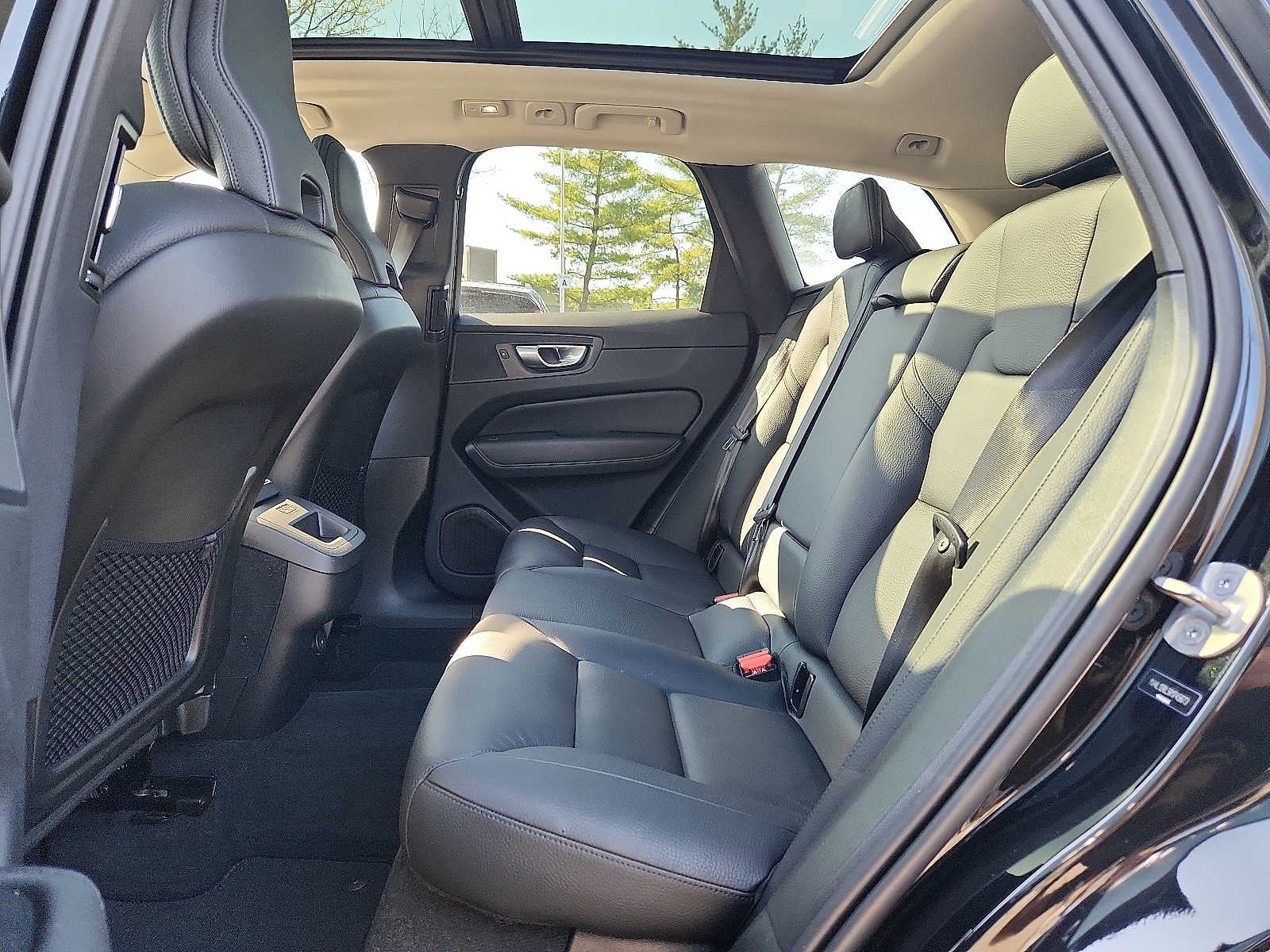 2024 Volvo XC60 Plus Dark Theme