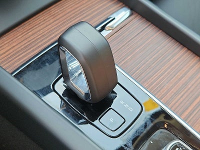 2024 Volvo XC60 Plus Dark Theme