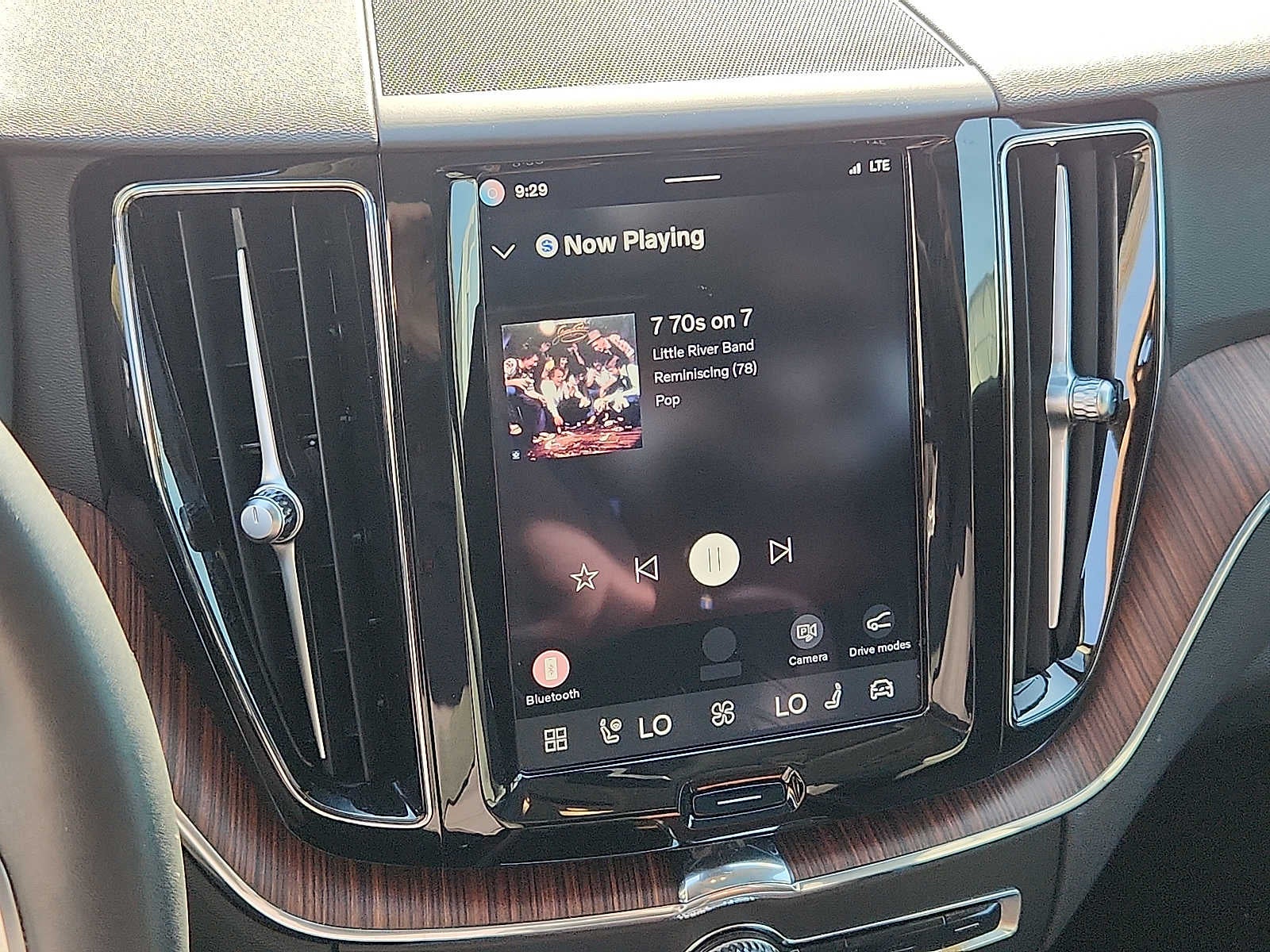 2024 Volvo XC60 Plus Dark Theme