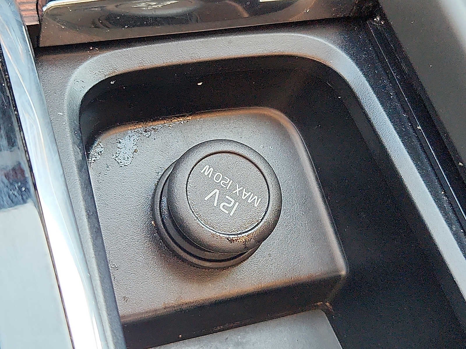 2024 Volvo XC60 Plus Dark Theme