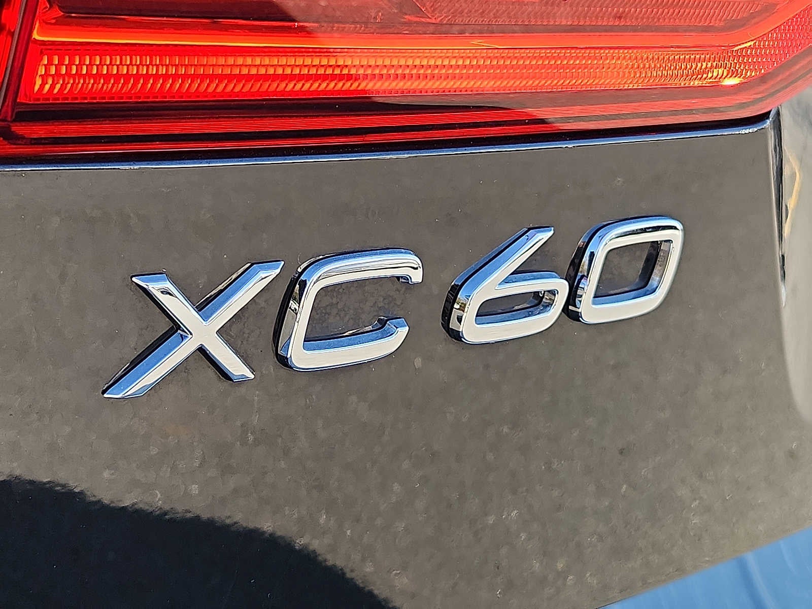2024 Volvo XC60 Plus Dark Theme