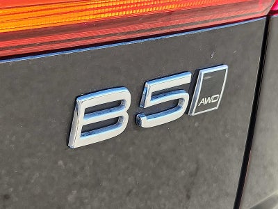 2024 Volvo XC60 Plus Dark Theme