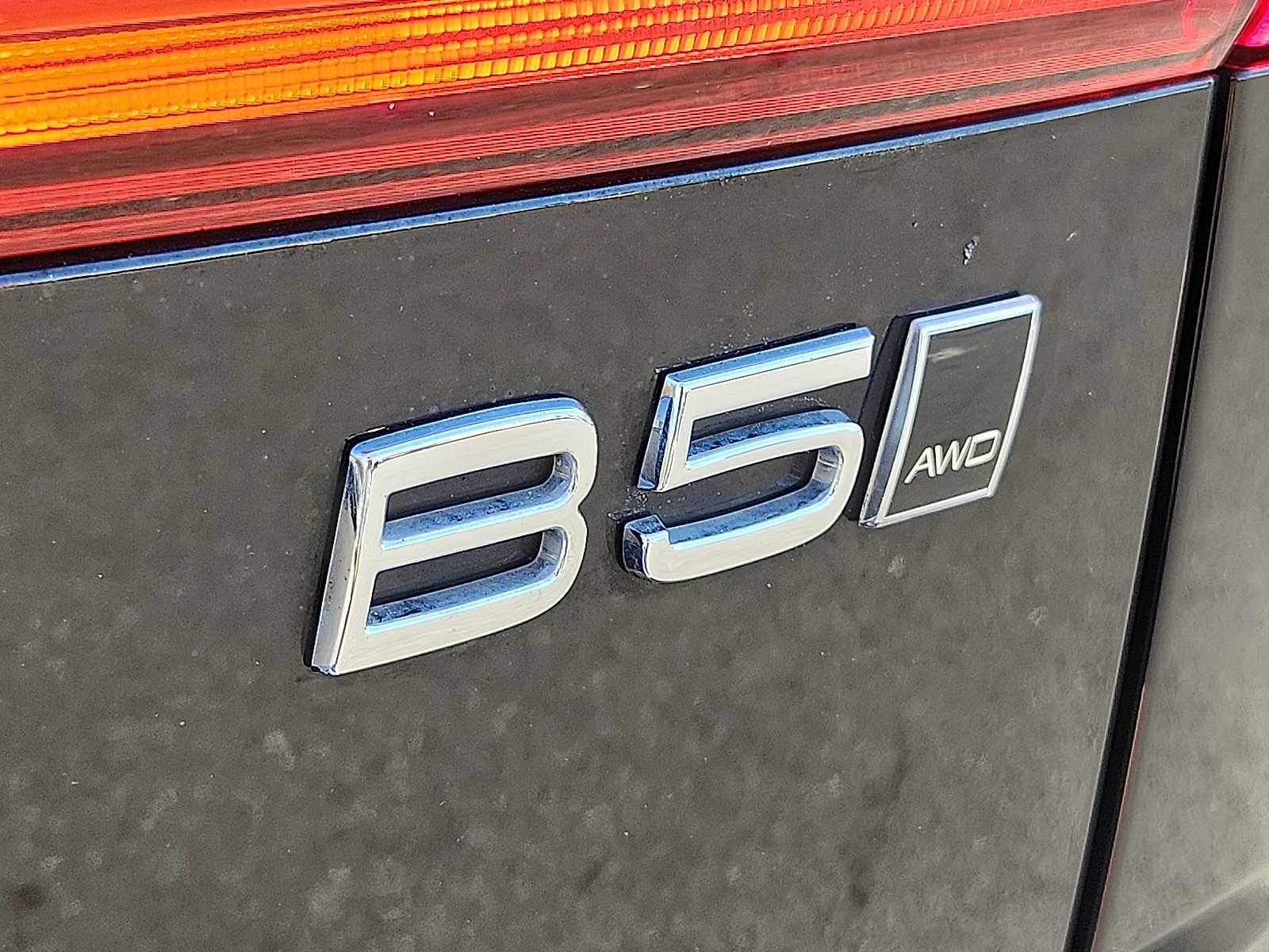 2024 Volvo XC60 Plus Dark Theme