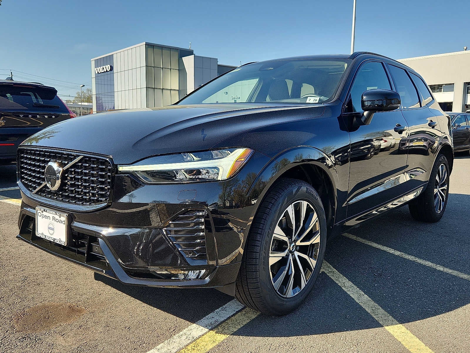 2024 Volvo XC60 Plus Dark Theme