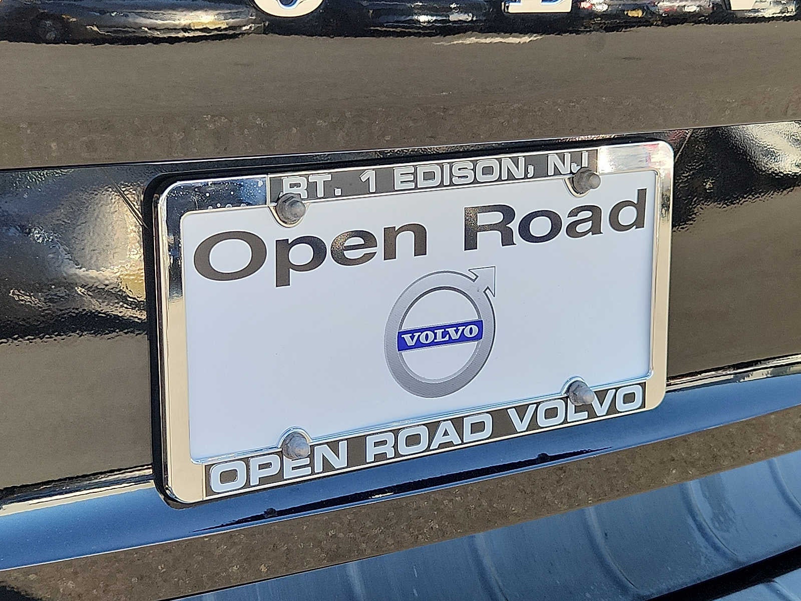 2024 Volvo XC60 Plus Dark Theme