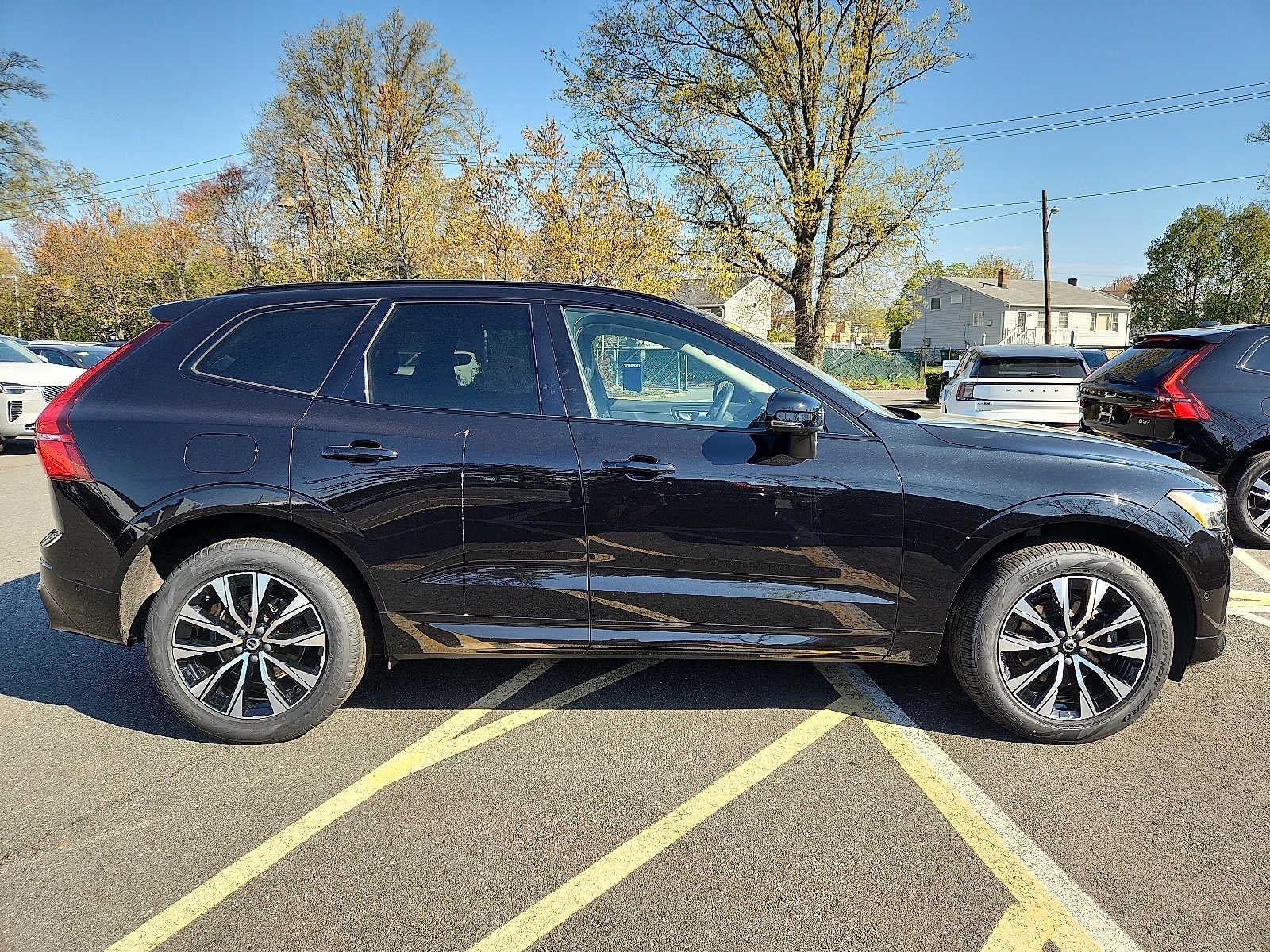 2024 Volvo XC60 Plus Dark Theme