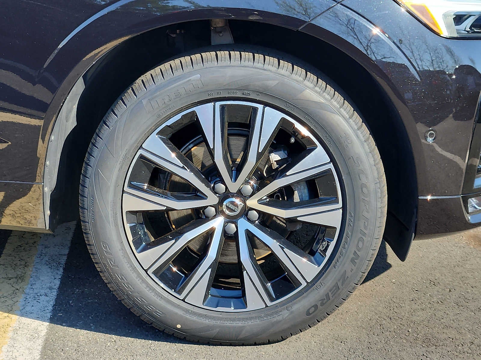 2024 Volvo XC60 Plus Dark Theme