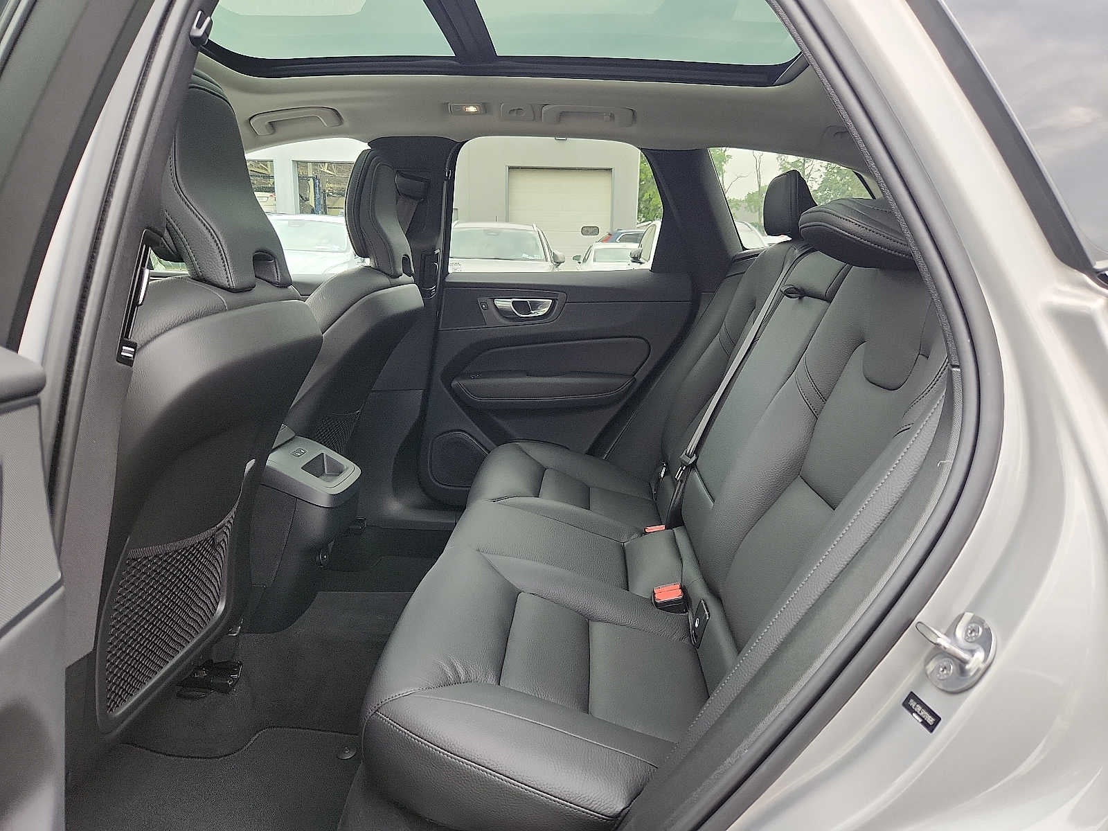 2024 Volvo XC60 Plus Dark Theme