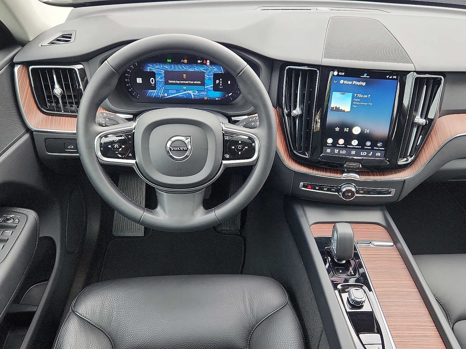 2024 Volvo XC60 Plus Dark Theme