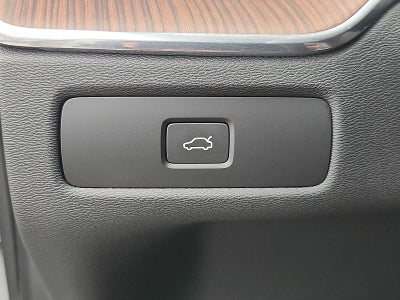 2024 Volvo XC60 Plus Dark Theme
