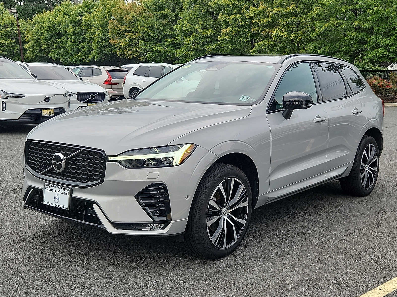 2024 Volvo XC60 Plus Dark Theme