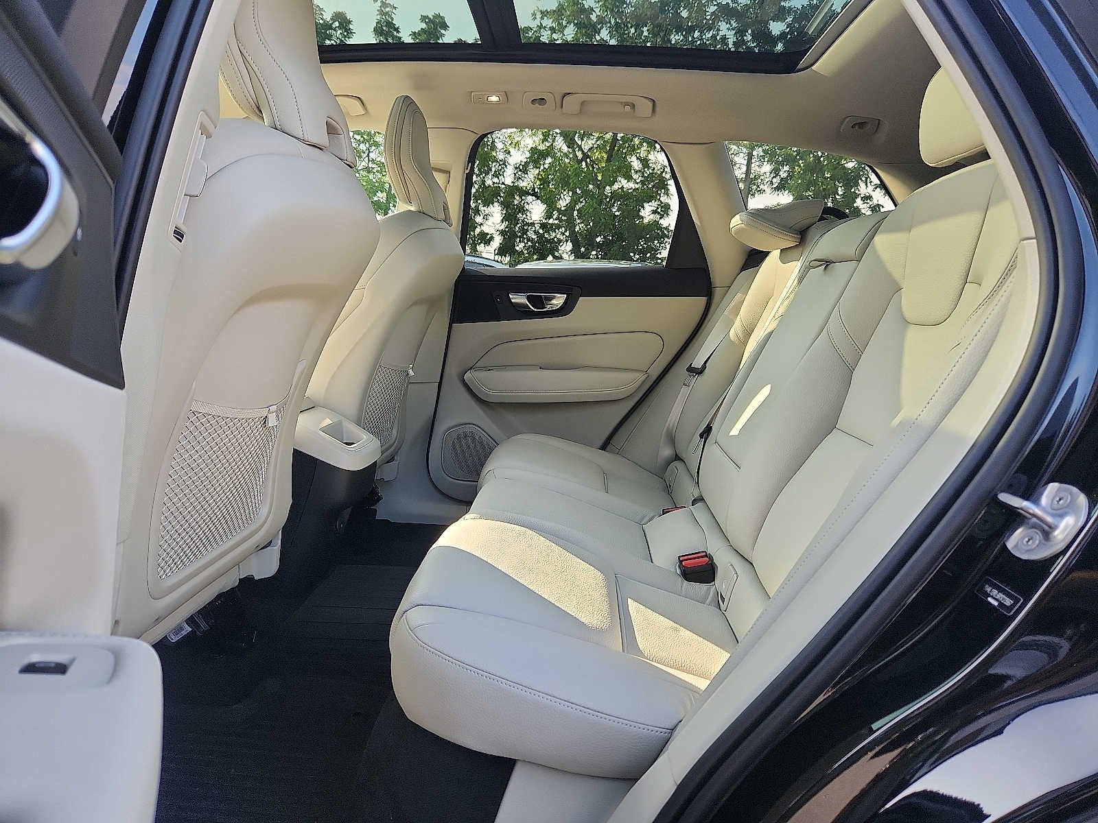 2024 Volvo XC60 Plus Dark Theme