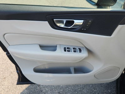 2024 Volvo XC60 Plus Dark Theme