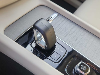 2024 Volvo XC60 Plus Dark Theme