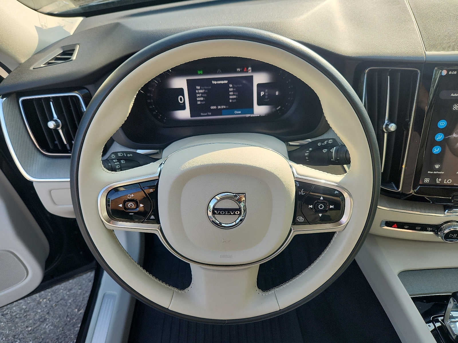2024 Volvo XC60 Plus Dark Theme