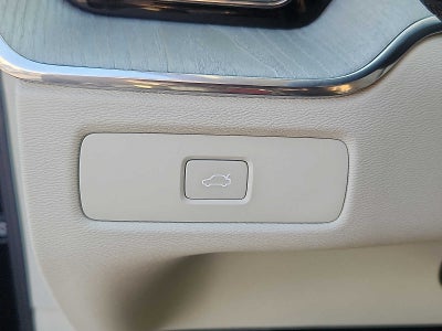 2024 Volvo XC60 Plus Dark Theme