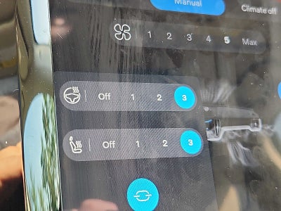 2024 Volvo XC60 Plus Dark Theme