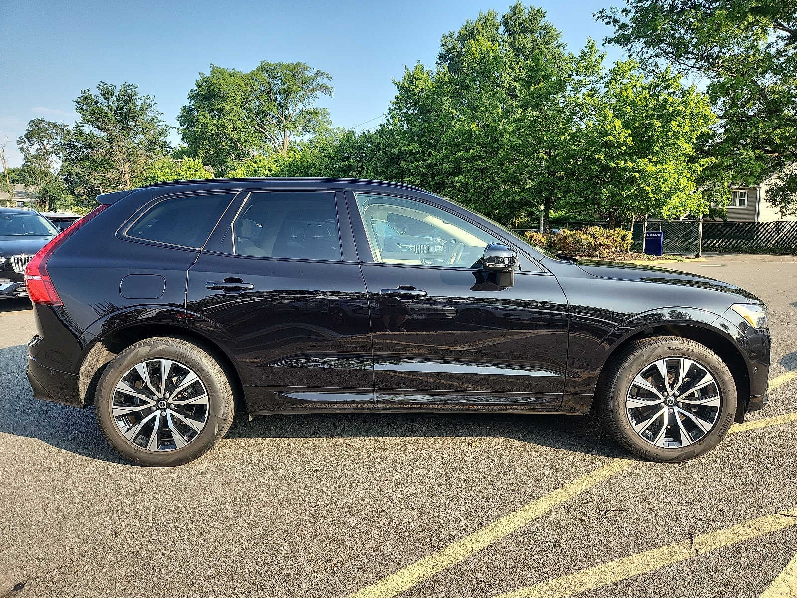 2024 Volvo XC60 Plus Dark Theme