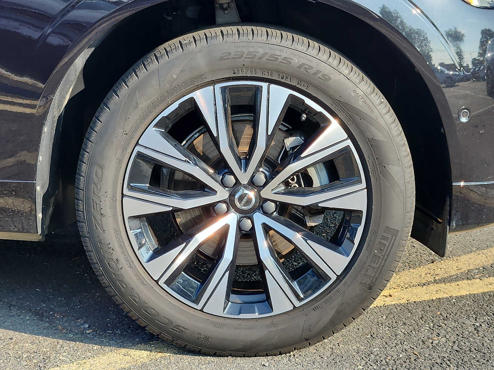 2024 Volvo XC60 Plus Dark Theme