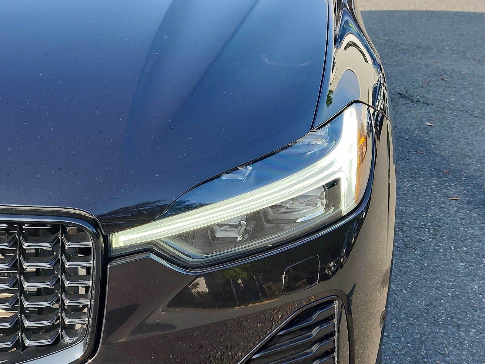 2024 Volvo XC60 Plus Dark Theme