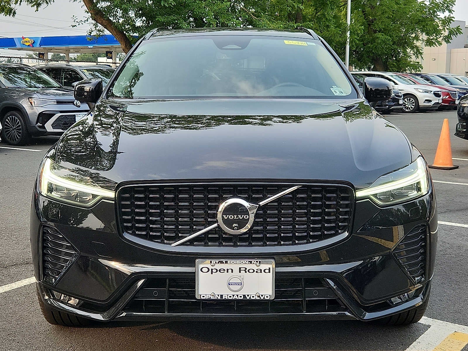 2024 Volvo XC60 Plus Dark Theme