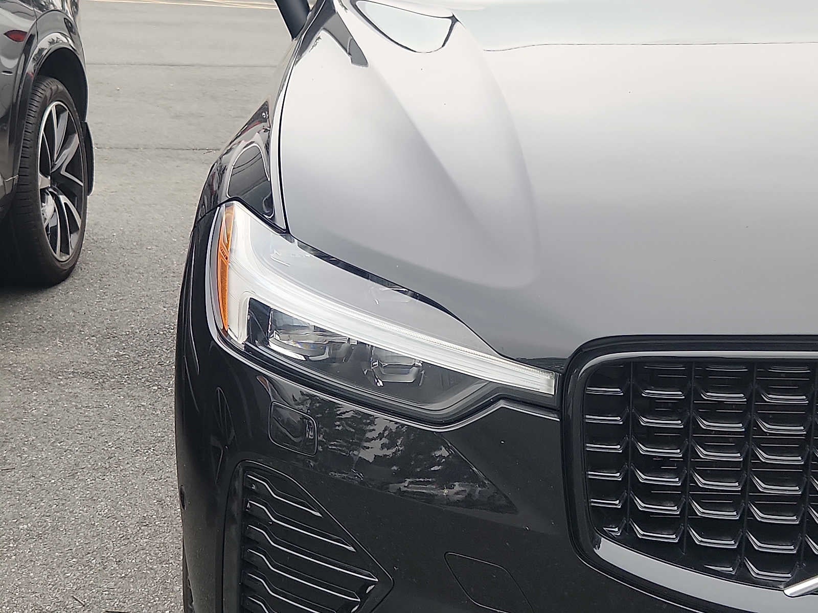 2024 Volvo XC60 Plus Dark Theme