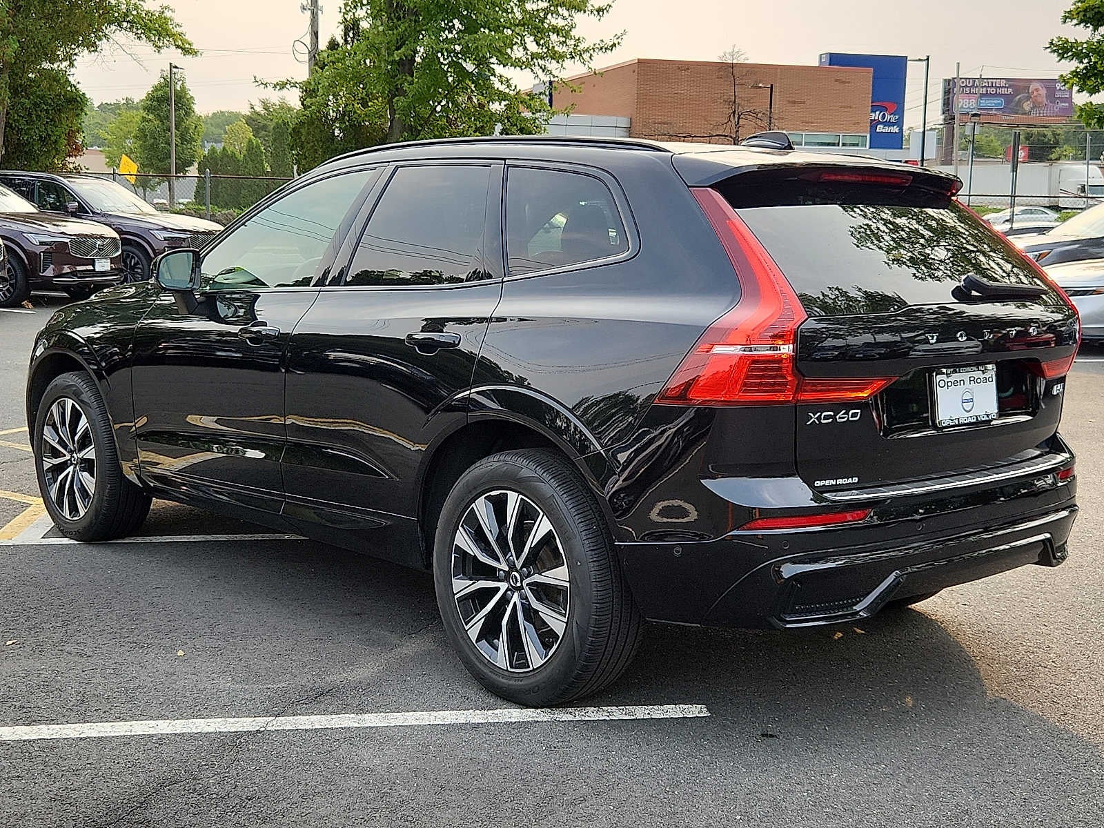 2024 Volvo XC60 Plus Dark Theme