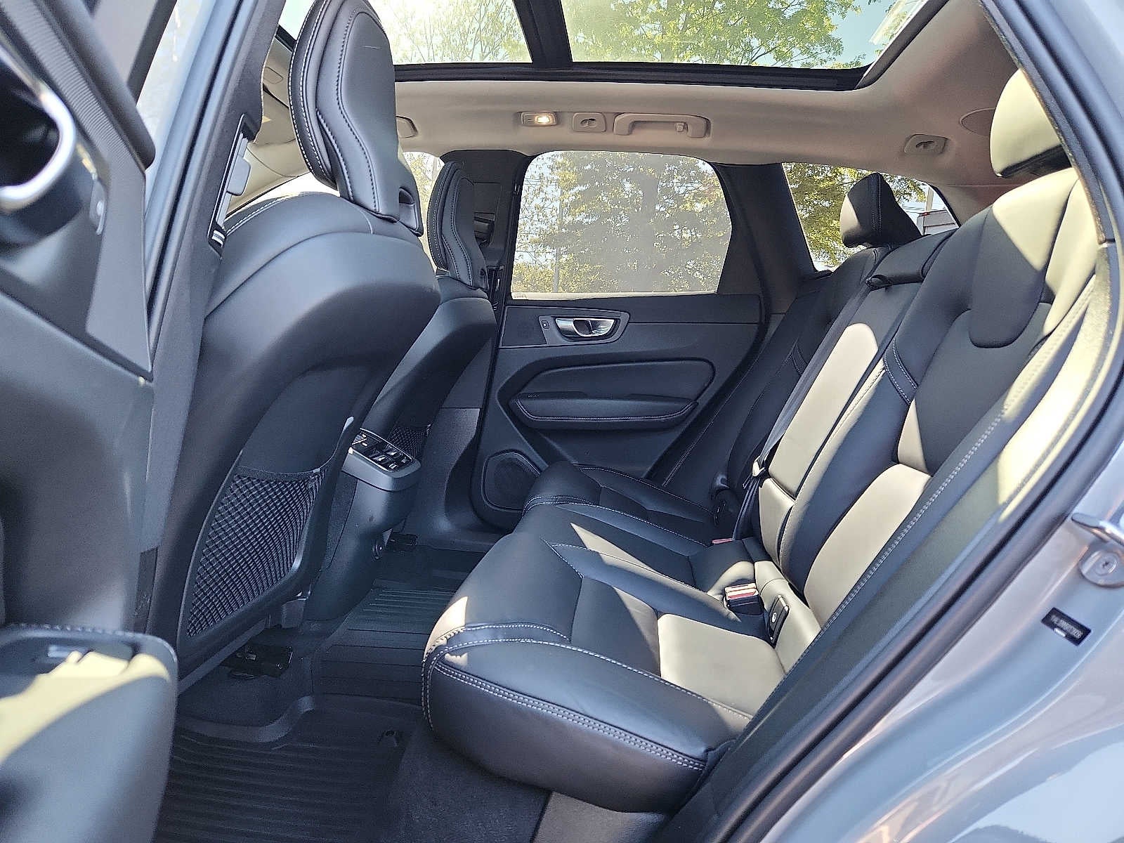 2024 Volvo XC60 Ultimate Dark Theme