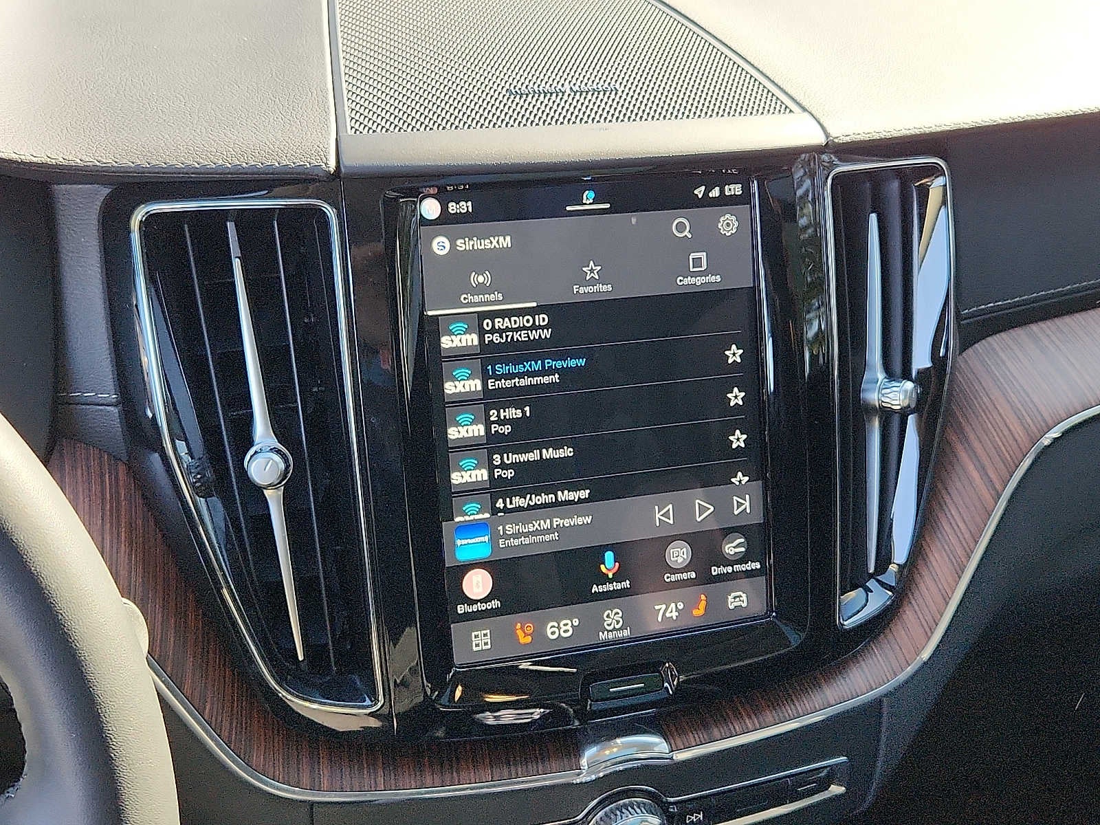 2024 Volvo XC60 Ultimate Dark Theme
