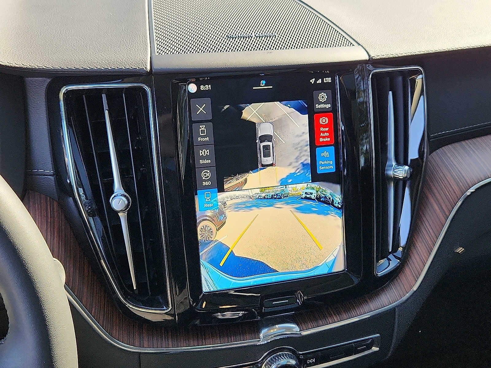 2024 Volvo XC60 Ultimate Dark Theme