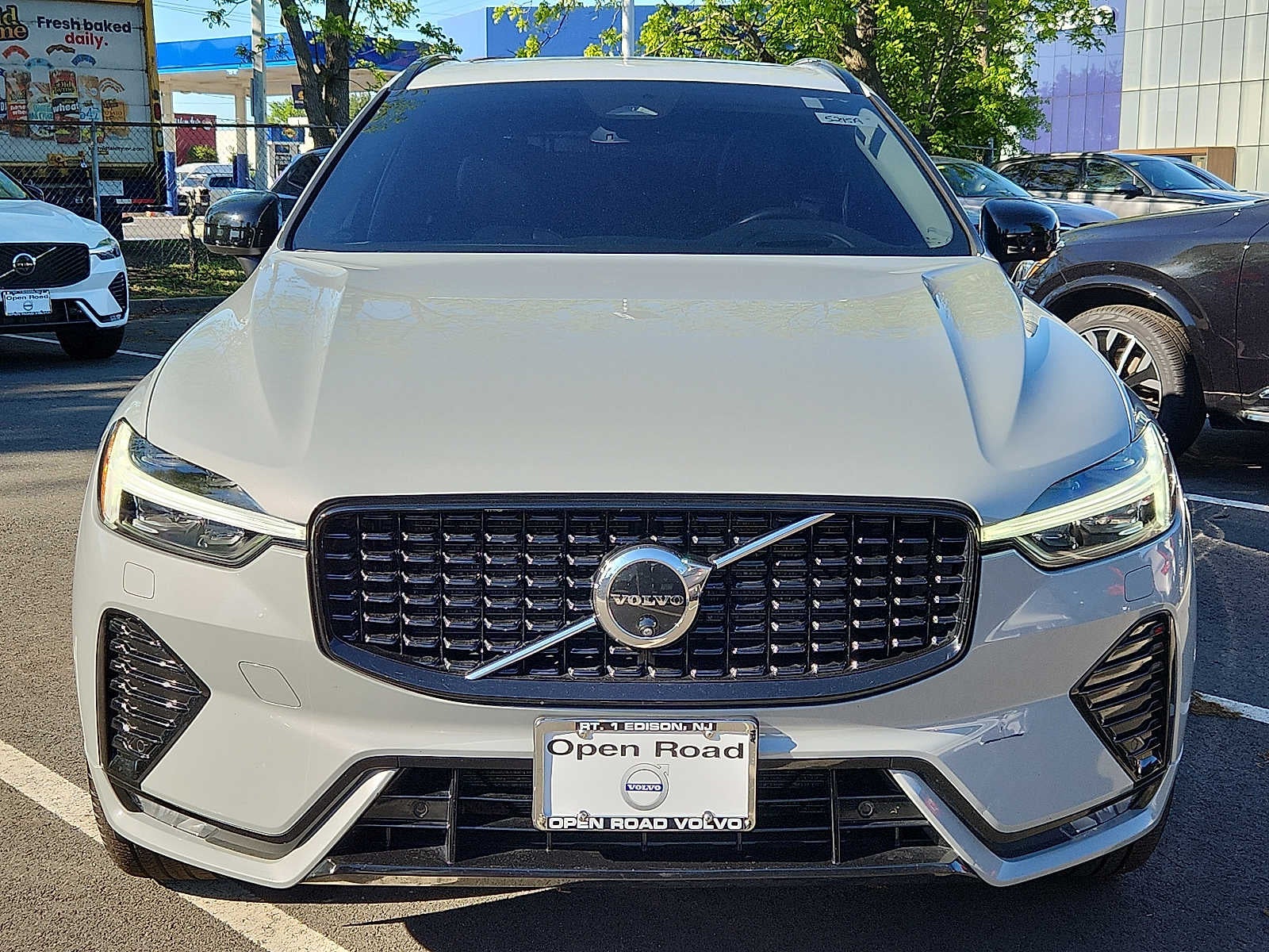 2024 Volvo XC60 Ultimate Dark Theme
