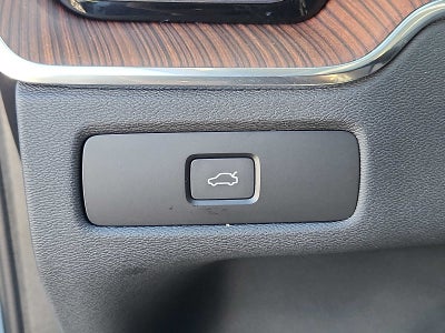 2024 Volvo XC60 Ultimate Dark Theme