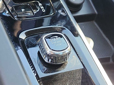 2024 Volvo XC60 Ultimate Dark Theme