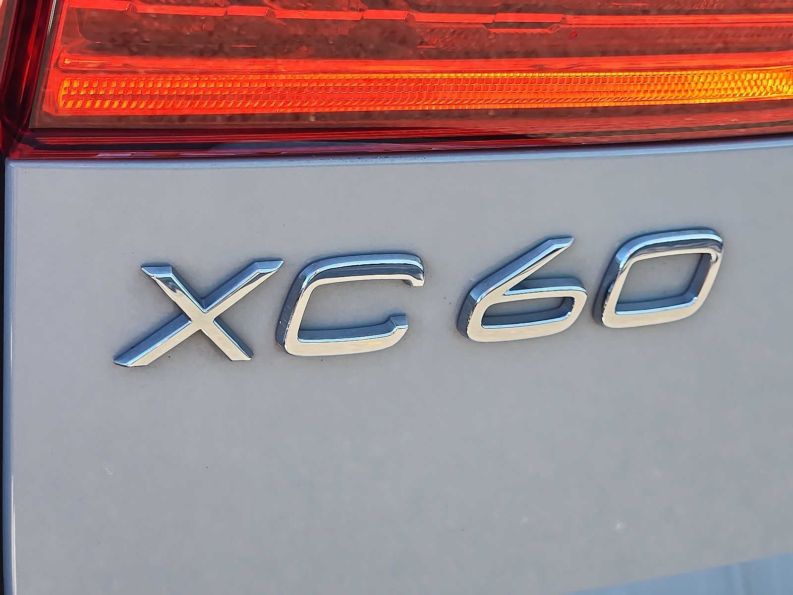 2024 Volvo XC60 Ultimate Dark Theme