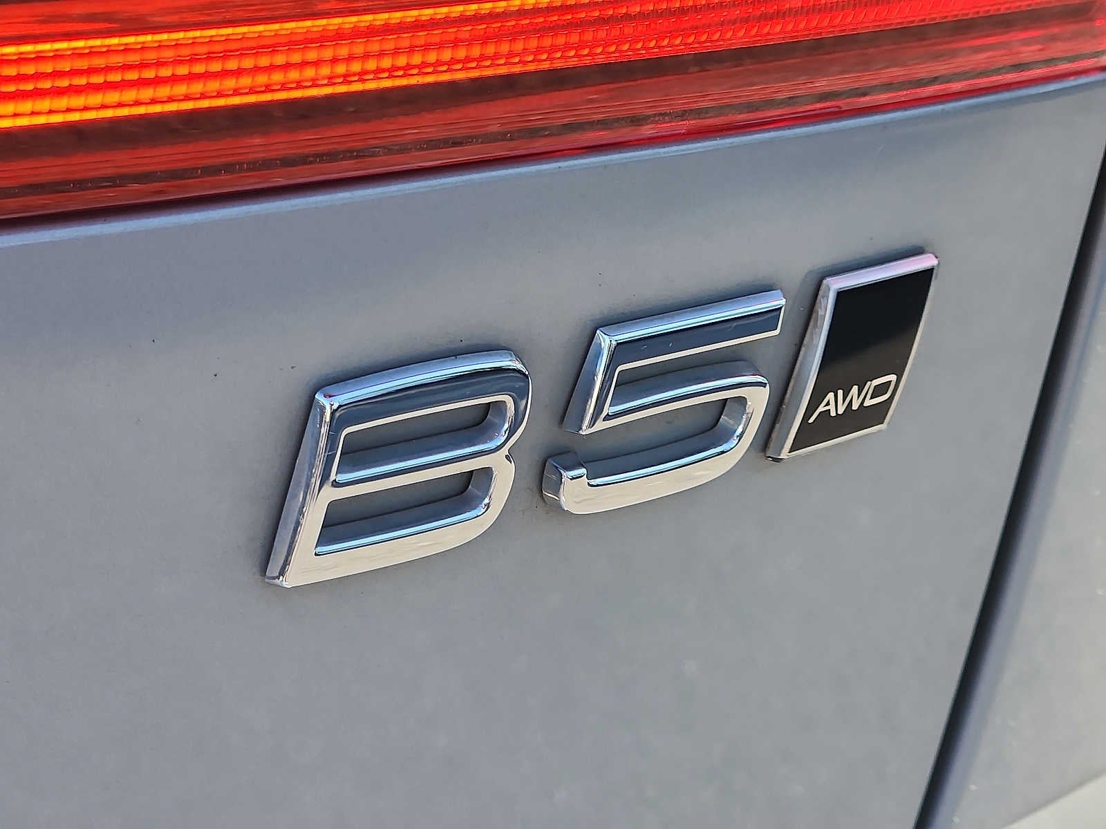 2024 Volvo XC60 Ultimate Dark Theme