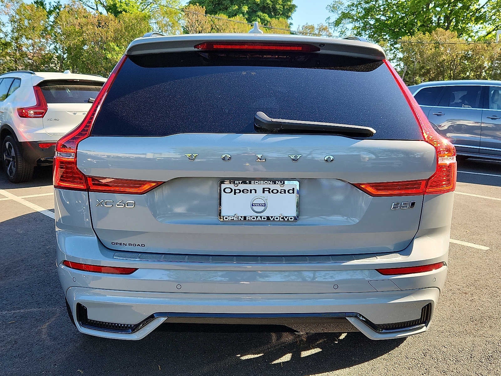 2024 Volvo XC60 Ultimate Dark Theme