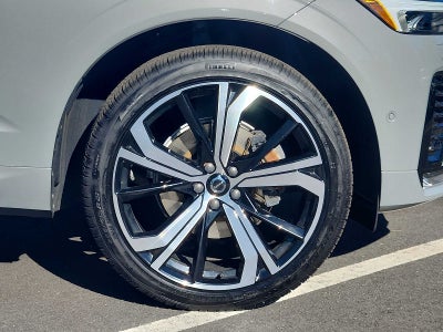 2024 Volvo XC60 Ultimate Dark Theme