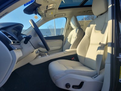2023 Volvo XC60 Plus Bright Theme