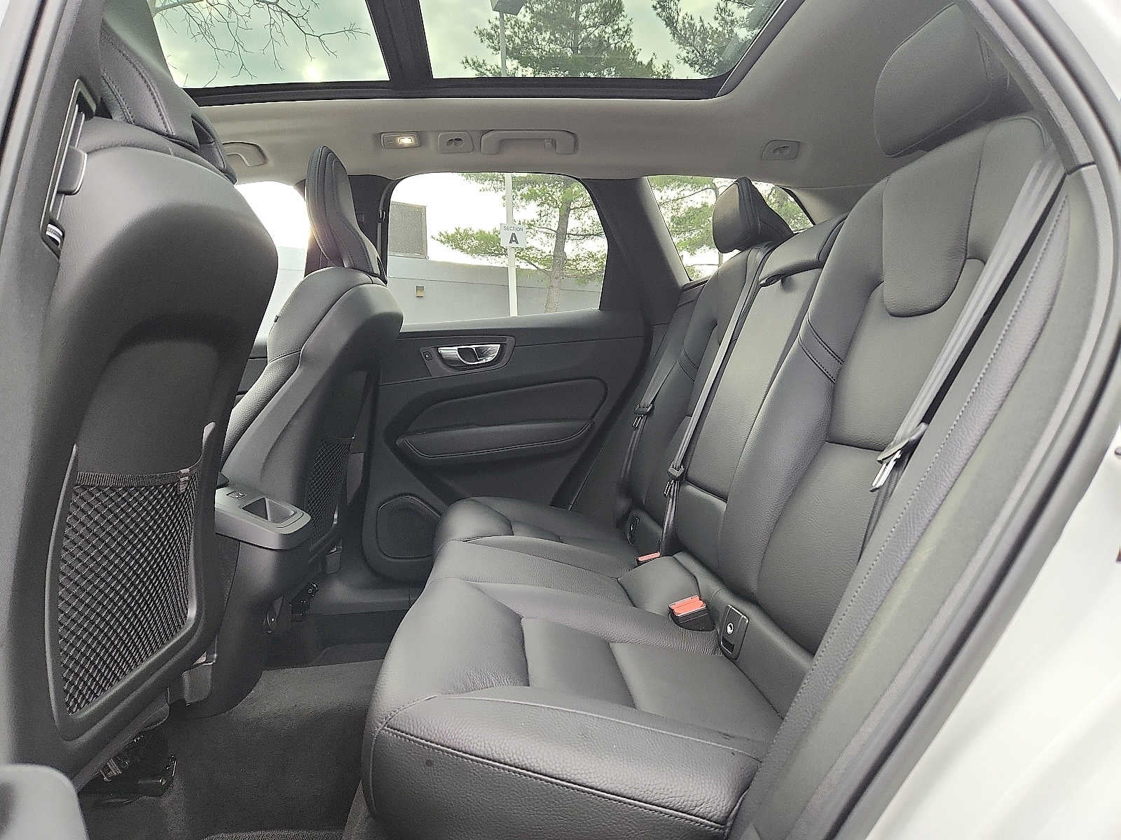 2023 Volvo XC60 Plus Bright Theme