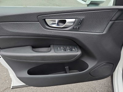 2023 Volvo XC60 Plus Bright Theme