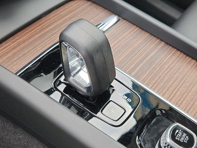 2023 Volvo XC60 Plus Bright Theme